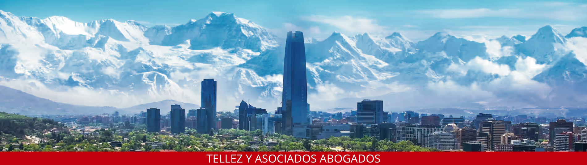 Un paisaje montañoso con un lago azul